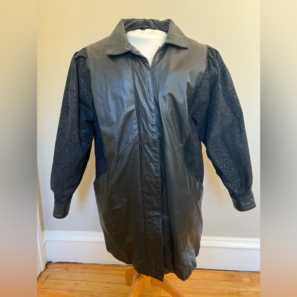 Vintage Wilson’s Black Leather Trench Coat Large